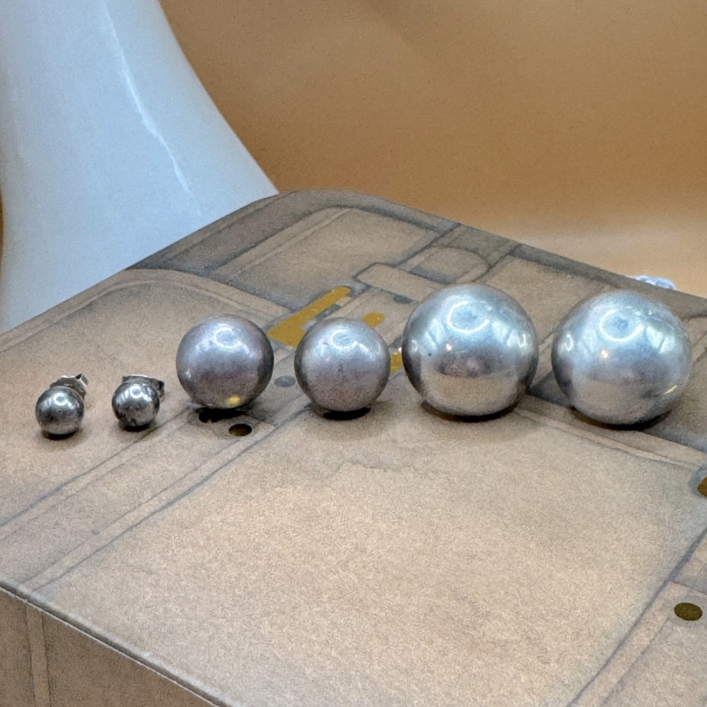 Vintage Sterling Silver Ball Stud Earrings Set
3 Different Sizes😁